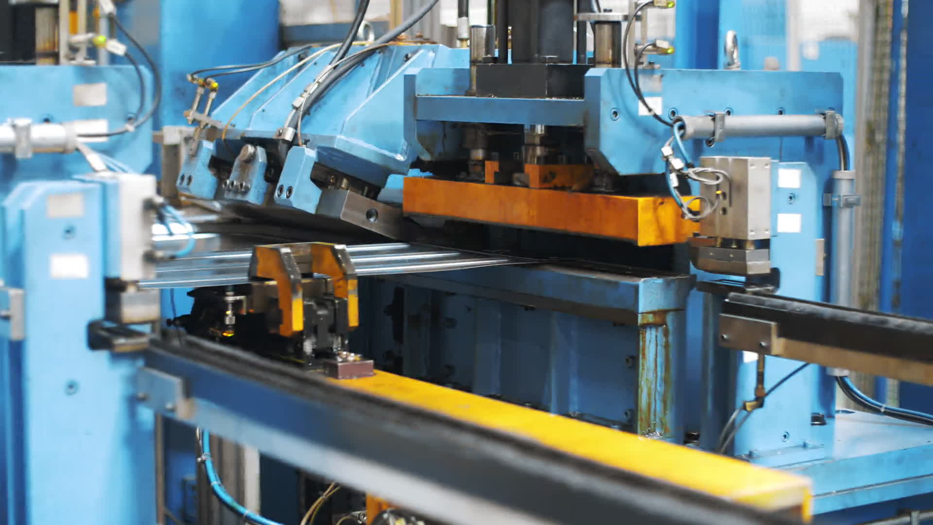 智能驱动，精准成型 工厂自动化设备赋能洗衣机金属零件高效生产